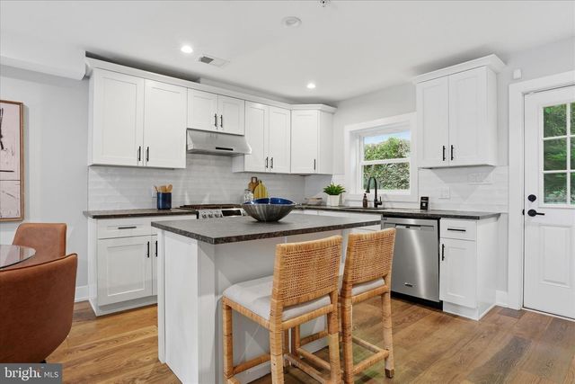218 FOUNTAIN ST, Philadelphia, PA 19128