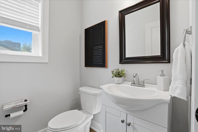 218 FOUNTAIN ST, Philadelphia, PA 19128