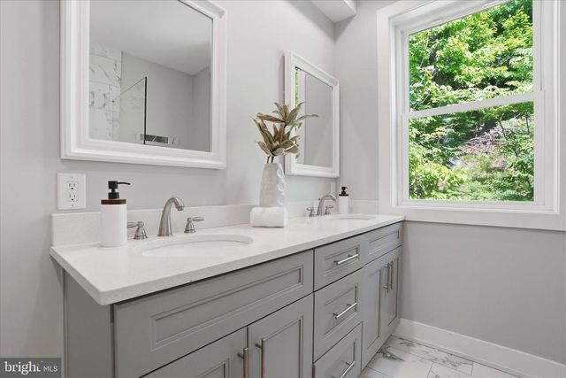 218 FOUNTAIN ST, Philadelphia, PA 19128