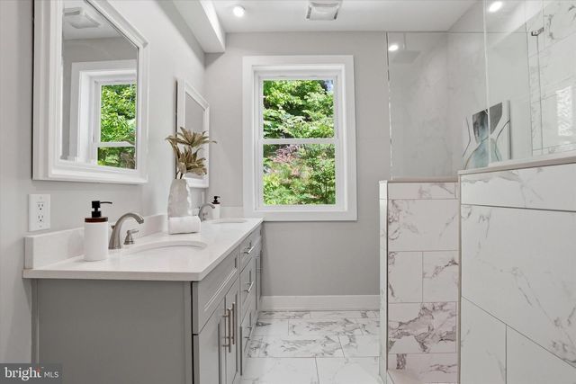 218 FOUNTAIN ST, Philadelphia, PA 19128
