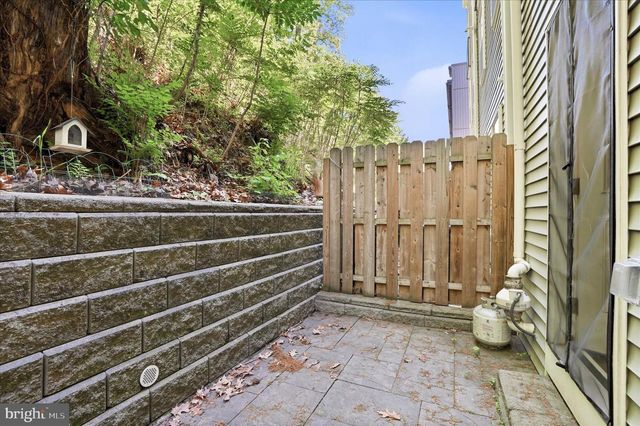 218 FOUNTAIN ST, Philadelphia, PA 19128