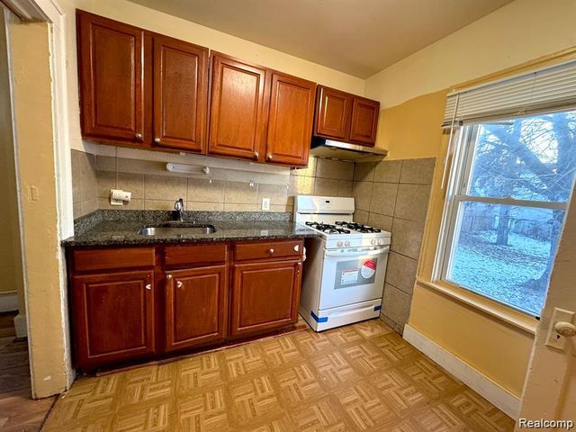 7534 Fisher Avenue, Warren, MI 48091