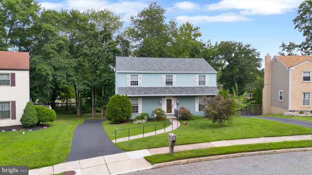 70 SAINT DAVIDS RD, Springfield, PA 19064