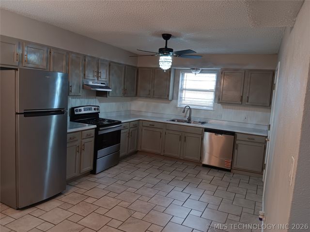 13804 S Glen Place, Glenpool, OK 74033