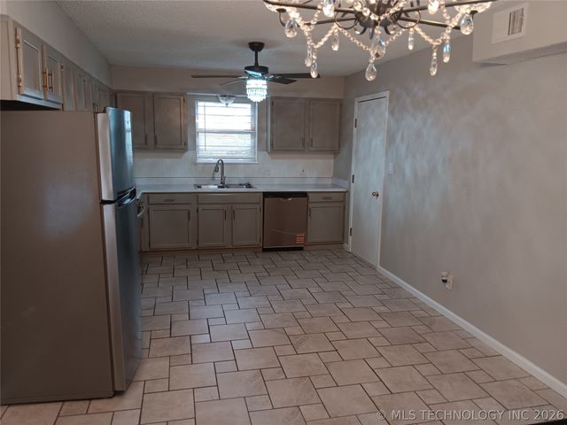 13804 S Glen Place, Glenpool, OK 74033