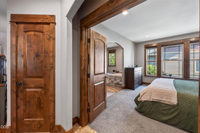 63109 Turret Court, Bend, OR 97701