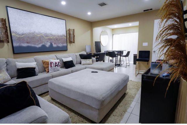 6611 Winfield Boulevard 109-b, Margate, FL 33063