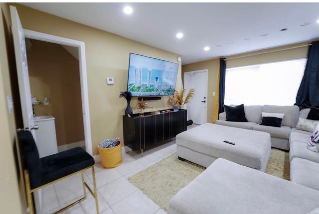 6611 Winfield Boulevard 109-b, Margate, FL 33063