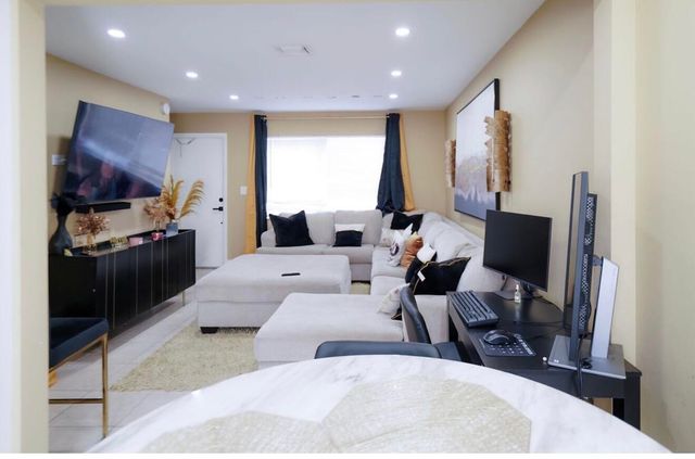 6611 Winfield Boulevard 109-b, Margate, FL 33063