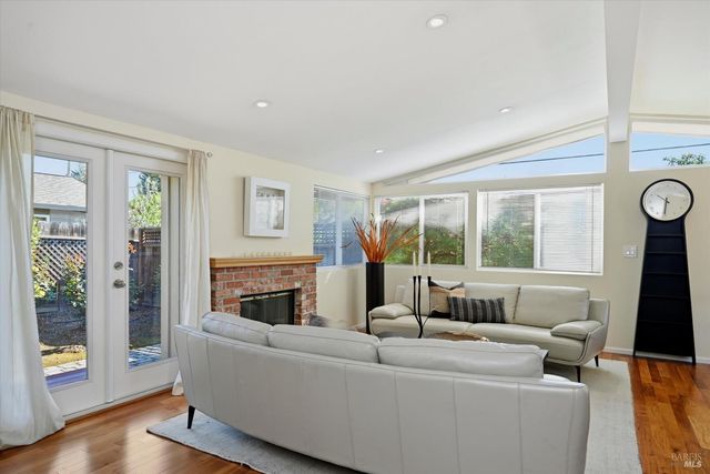 1053 Broadmoor Dr, Napa, CA 94558