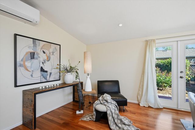 1053 Broadmoor Dr, Napa, CA 94558