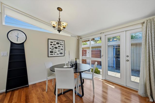 1053 Broadmoor Dr, Napa, CA 94558