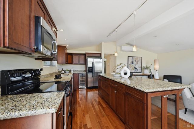 1053 Broadmoor Dr, Napa, CA 94558