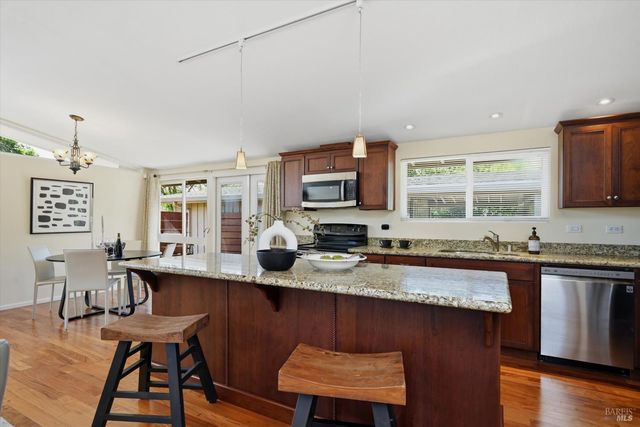 1053 Broadmoor Dr, Napa, CA 94558