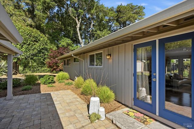 1053 Broadmoor Dr, Napa, CA 94558