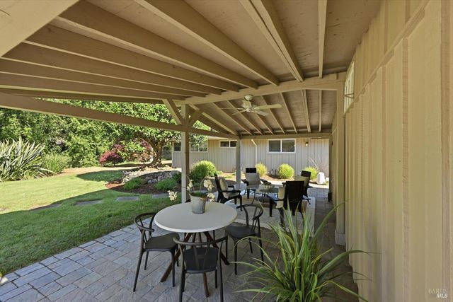 1053 Broadmoor Dr, Napa, CA 94558