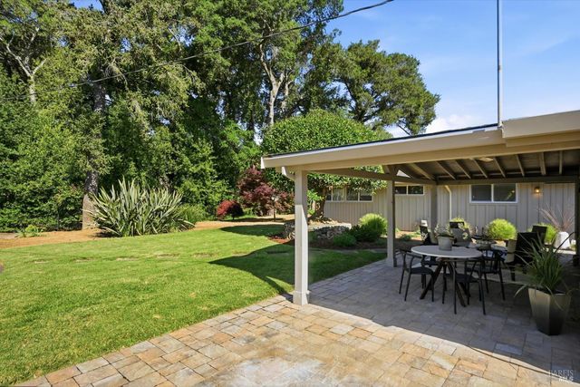 1053 Broadmoor Dr, Napa, CA 94558