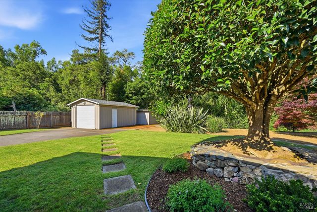 1053 Broadmoor Dr, Napa, CA 94558