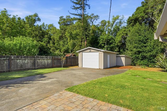 1053 Broadmoor Dr, Napa, CA 94558