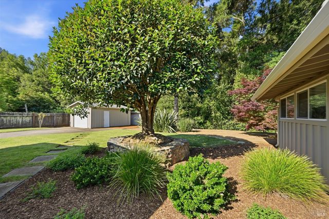 1053 Broadmoor Dr, Napa, CA 94558