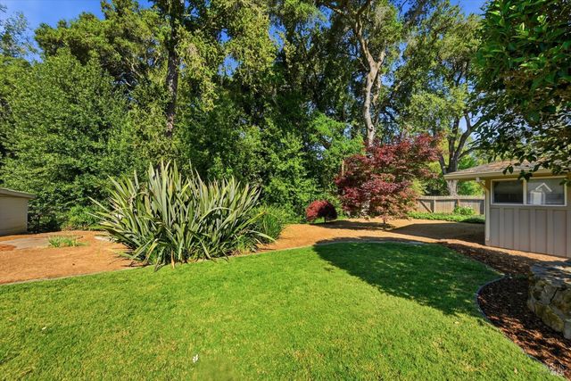 1053 Broadmoor Dr, Napa, CA 94558