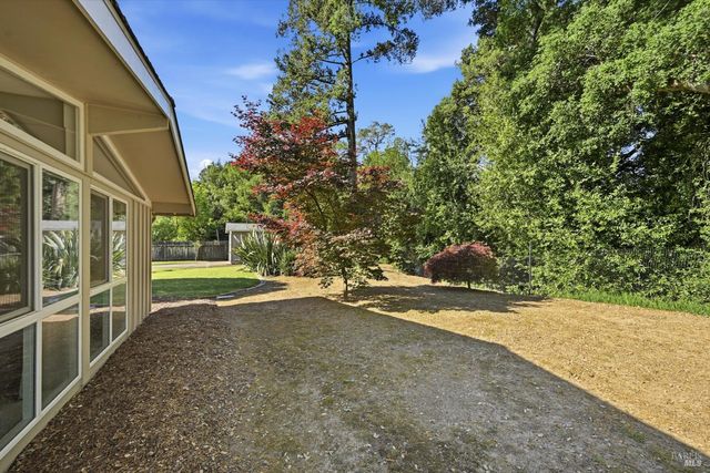 1053 Broadmoor Dr, Napa, CA 94558