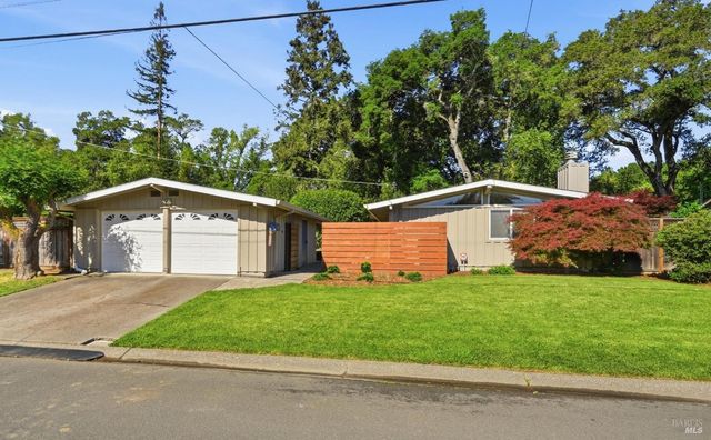 1053 Broadmoor Dr, Napa, CA 94558