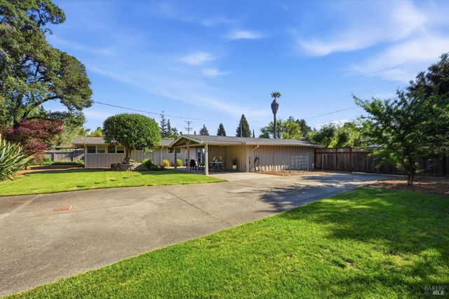 1053 Broadmoor Dr, Napa, CA 94558