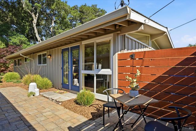 1053 Broadmoor Dr, Napa, CA 94558