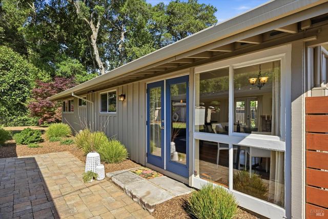 1053 Broadmoor Dr, Napa, CA 94558