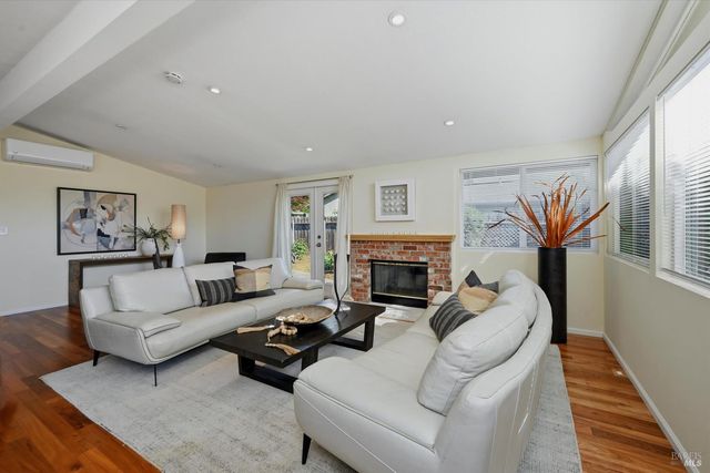 1053 Broadmoor Dr, Napa, CA 94558