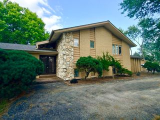 7826 Dunham Road, Downers Grove, IL 60516