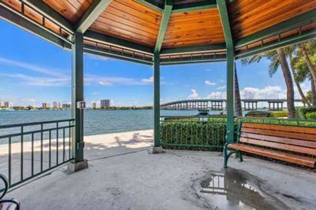 2640 Lake Shore Drive 711, Riviera Beach, FL 33404