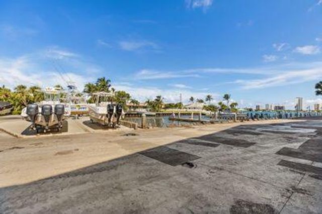2640 Lake Shore Drive 711, Riviera Beach, FL 33404