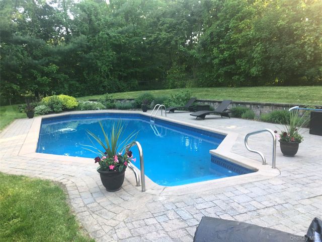 23 Edgewood Drive, Harriman, NY 10926