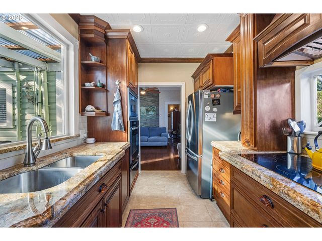 265 S EMPIRE Blvd, Coos Bay, OR 97420