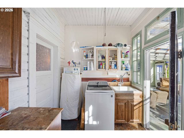 265 S EMPIRE Blvd, Coos Bay, OR 97420