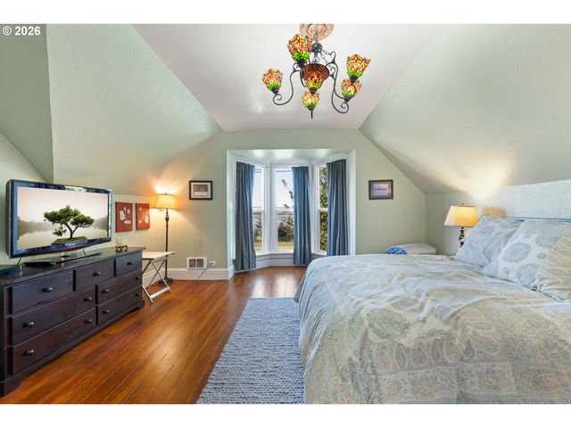 265 S EMPIRE Blvd, Coos Bay, OR 97420