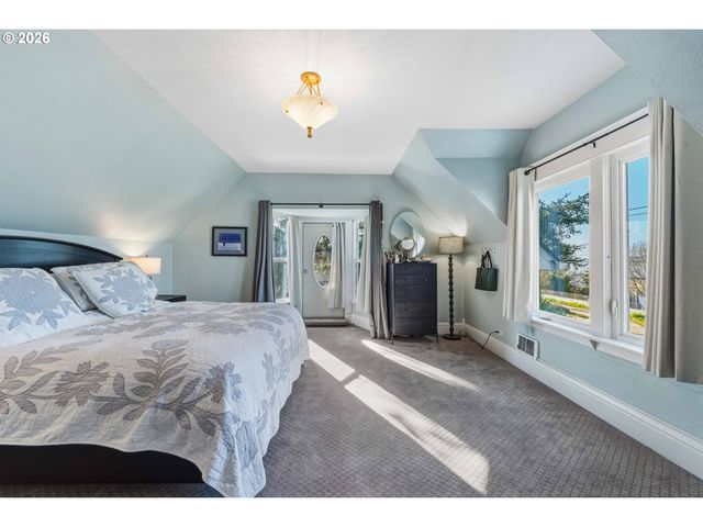 265 S EMPIRE Blvd, Coos Bay, OR 97420