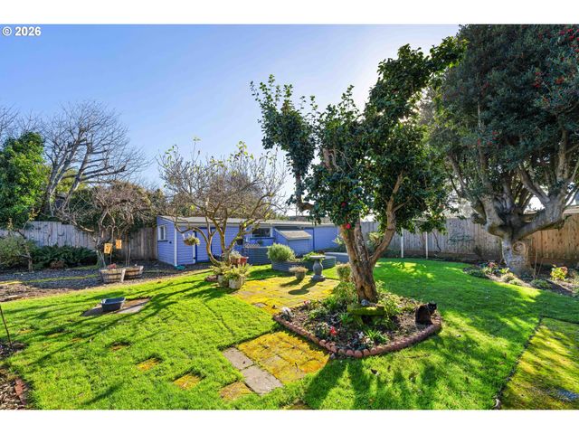 265 S EMPIRE Blvd, Coos Bay, OR 97420