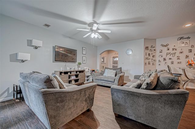 2827 Silver Charm, Houston, TX 77014