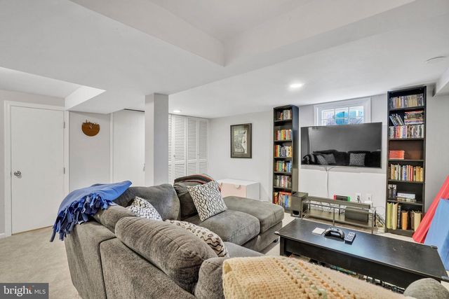 1901 SCROGGINS RD, Alexandria, VA 22302