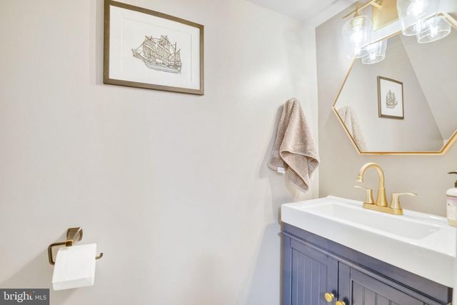 1901 SCROGGINS RD, Alexandria, VA 22302