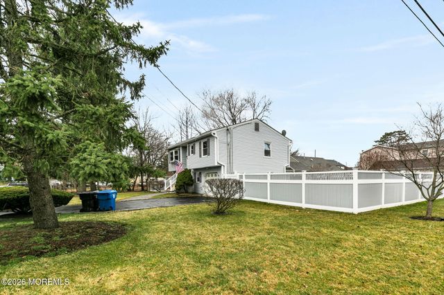 42 York Avenue, Port Monmouth, NJ 07758