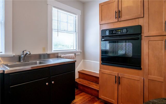 446 Broadway B, Newport, RI 02840