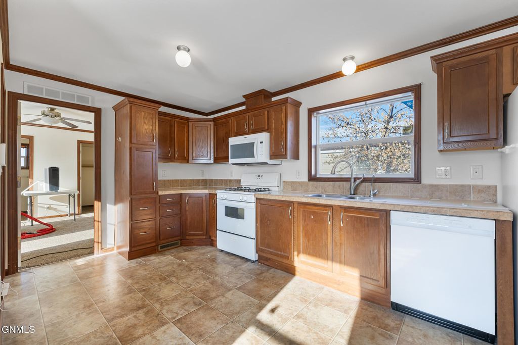 3617 20th Avenue W, Williston, ND 58801 photo 17