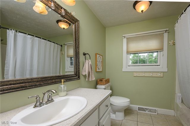 10299 Hunting Hills Avenue NE, Hartville, OH 44632