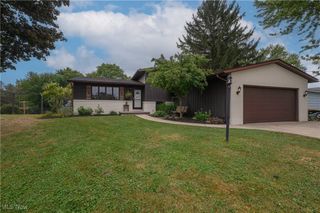 10299 Hunting Hills Avenue NE, Hartville, OH 44632