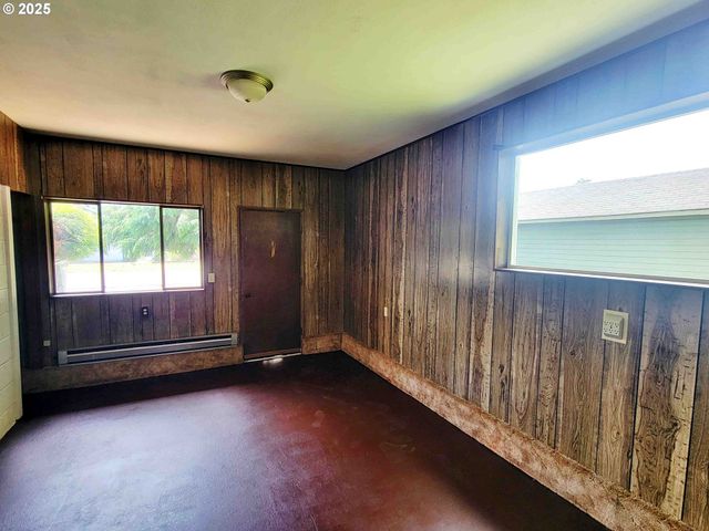 300 MAPLE St, Toledo, WA 98591