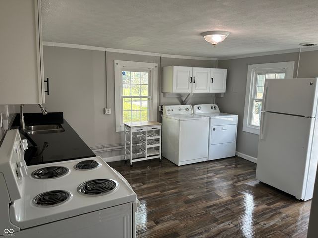 569 Parker Street, Whiteland, IN 46184